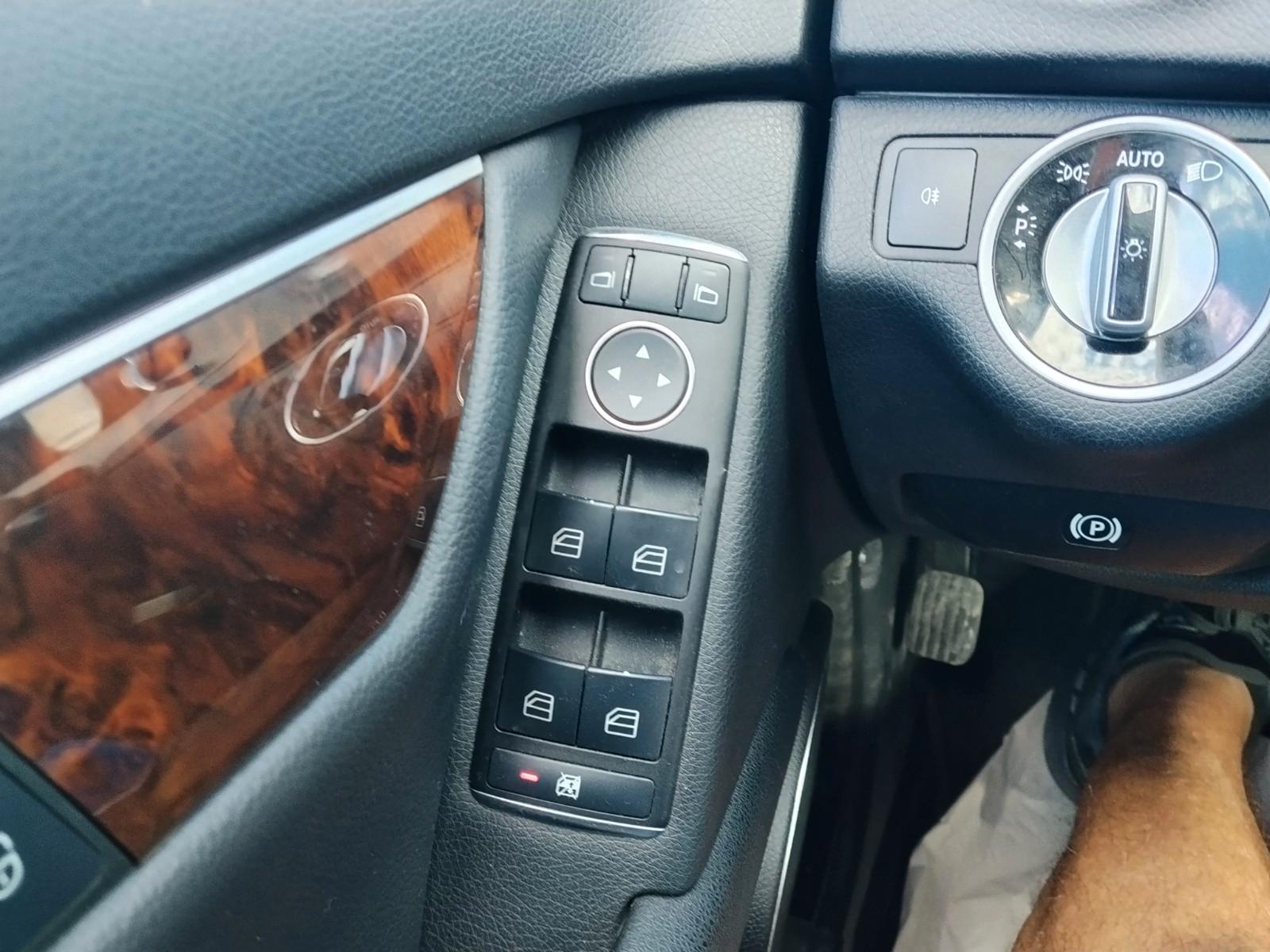 Mercedes-Benz C220 2012 — photo 13