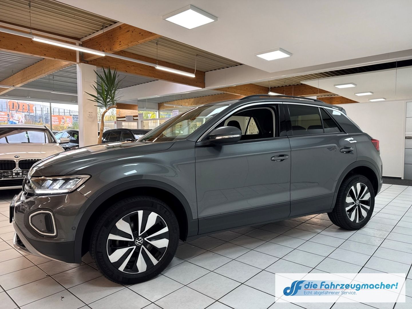 Fahrzeugabbildung Volkswagen T-Roc Move Navi Digitales Cockpit LED Apple CarP