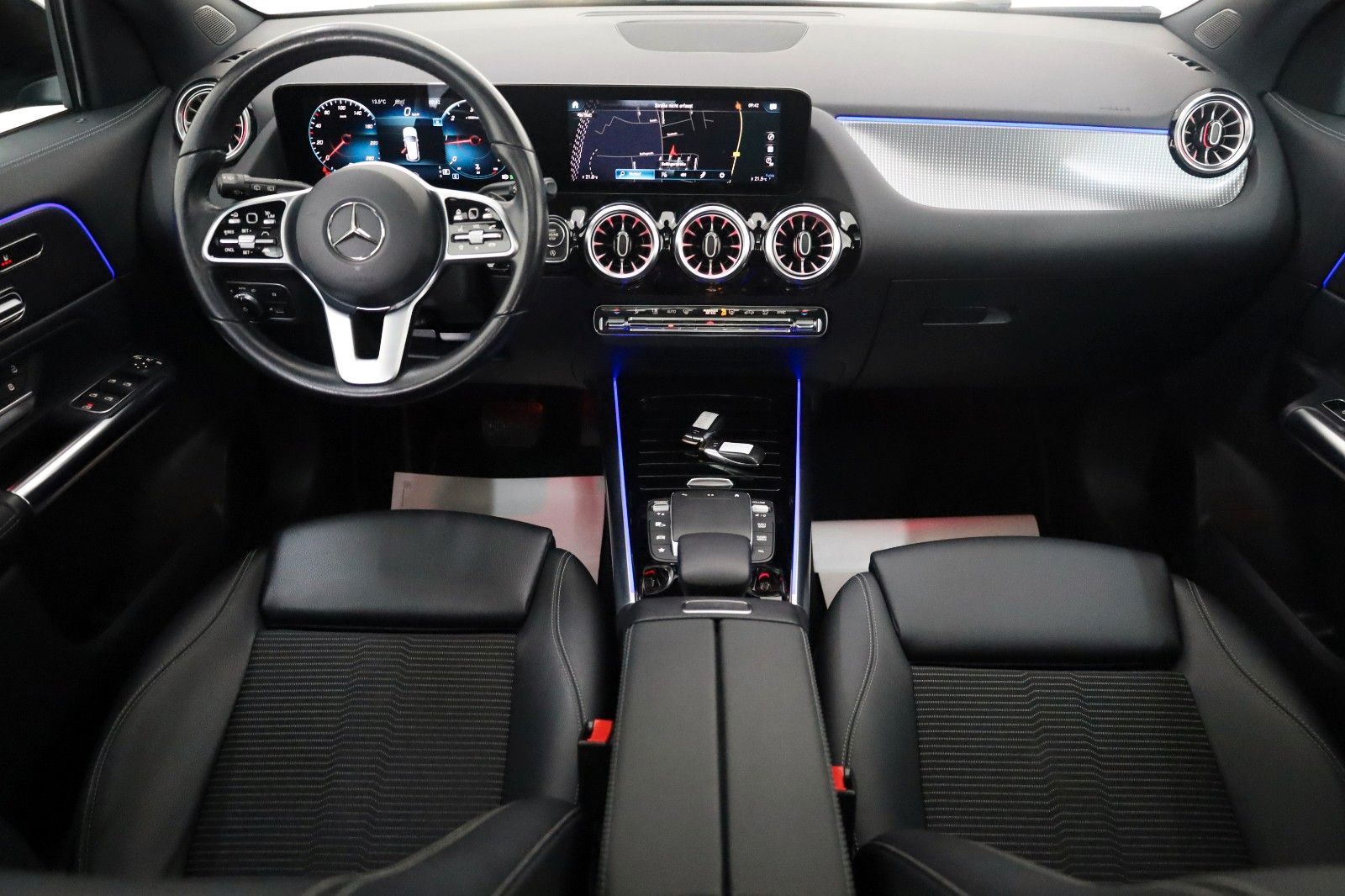 Fahrzeugabbildung Mercedes-Benz GLA 200d Style, 4Matic,NAVI,LED,T.Leder,Pano
