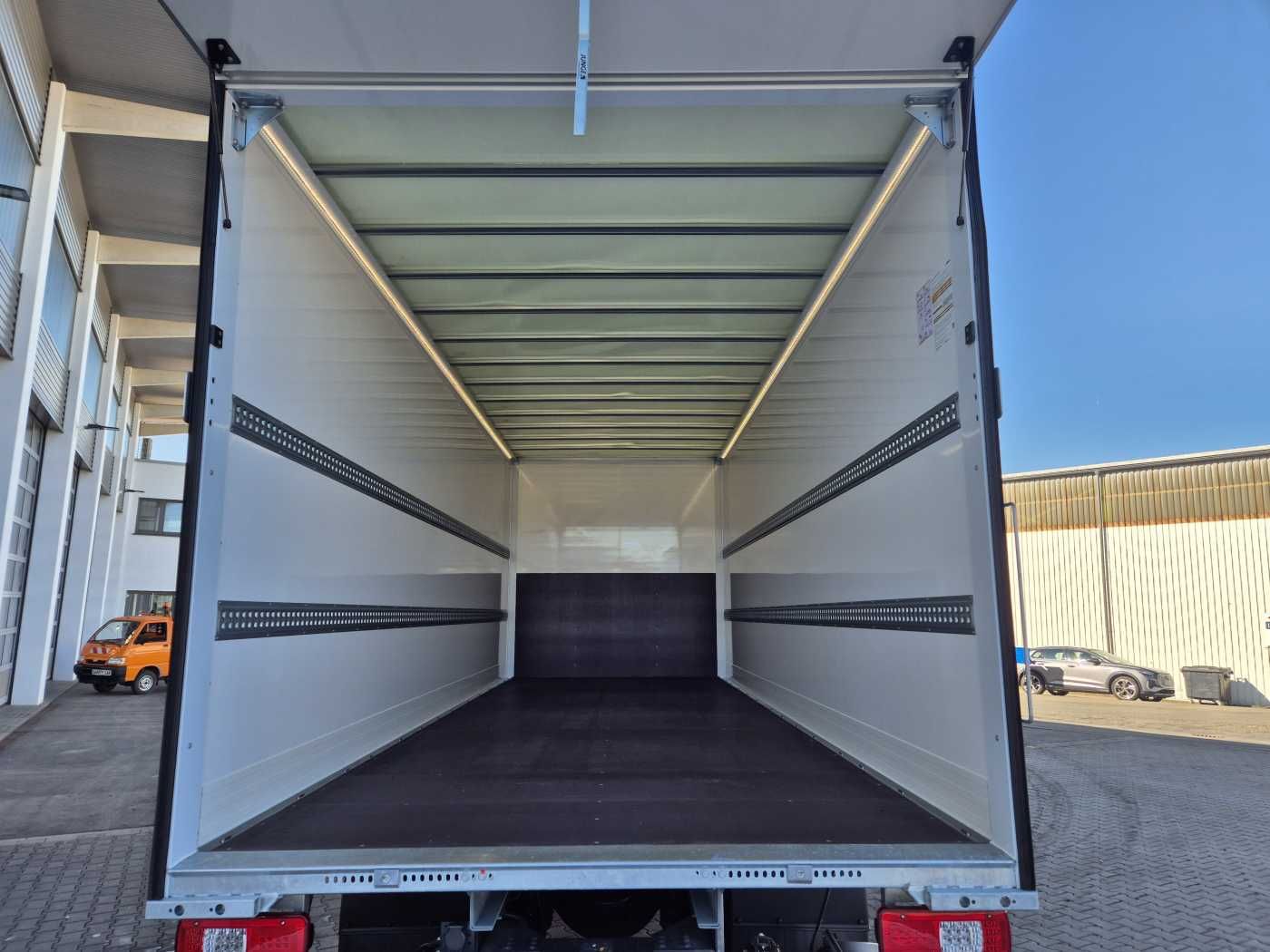 Fahrzeugabbildung Iveco S-Way AD190S40/P Junge AHK LBW 2.000kg