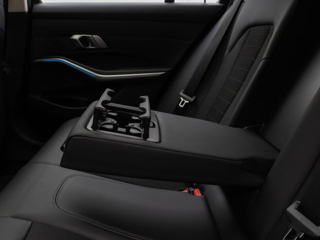 Foto Nummer 28: BMW 330e