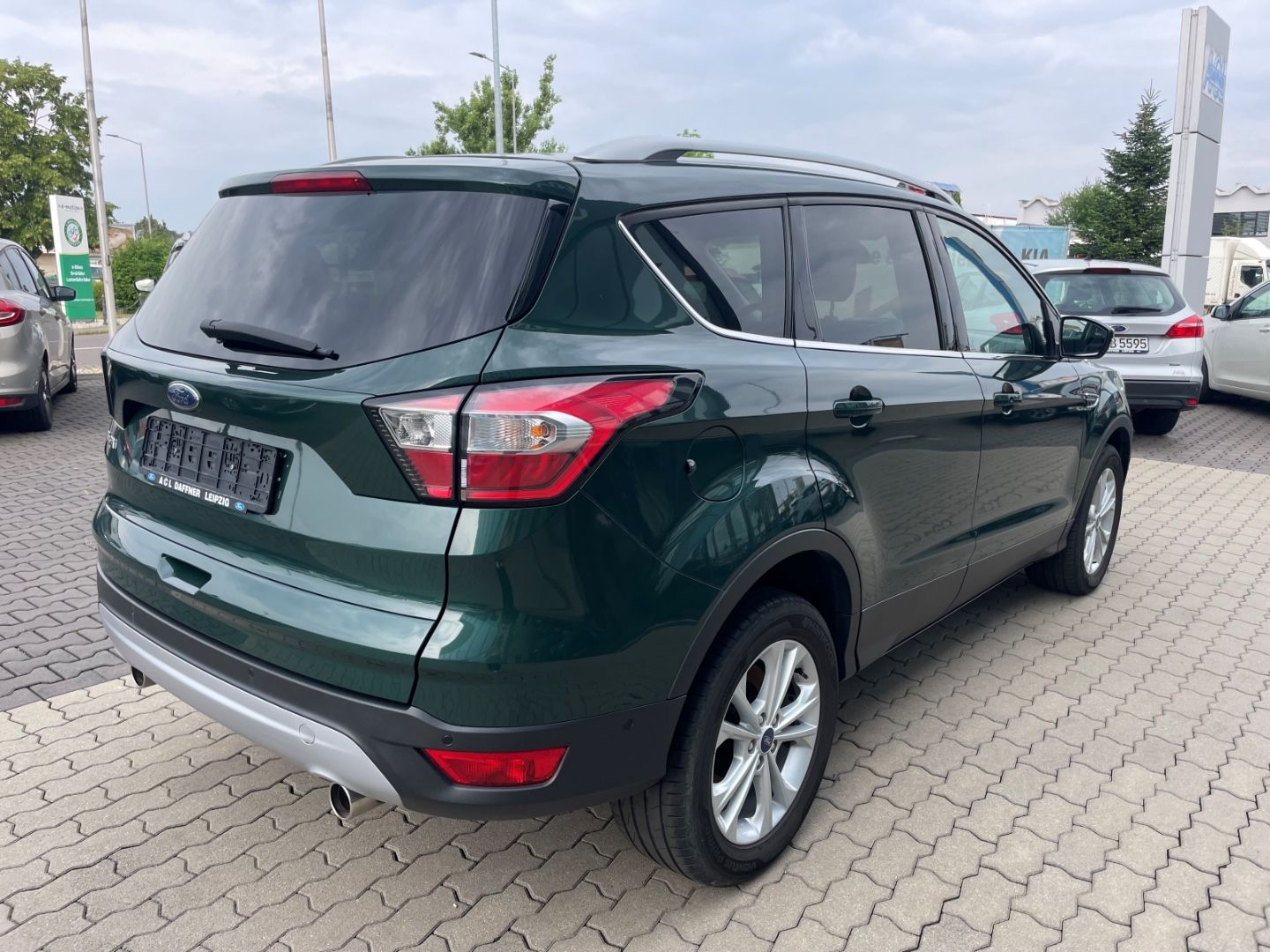 Fahrzeugabbildung Ford Kuga Titanium AHK Navi Tempomat PDC SHZ heizbWSS