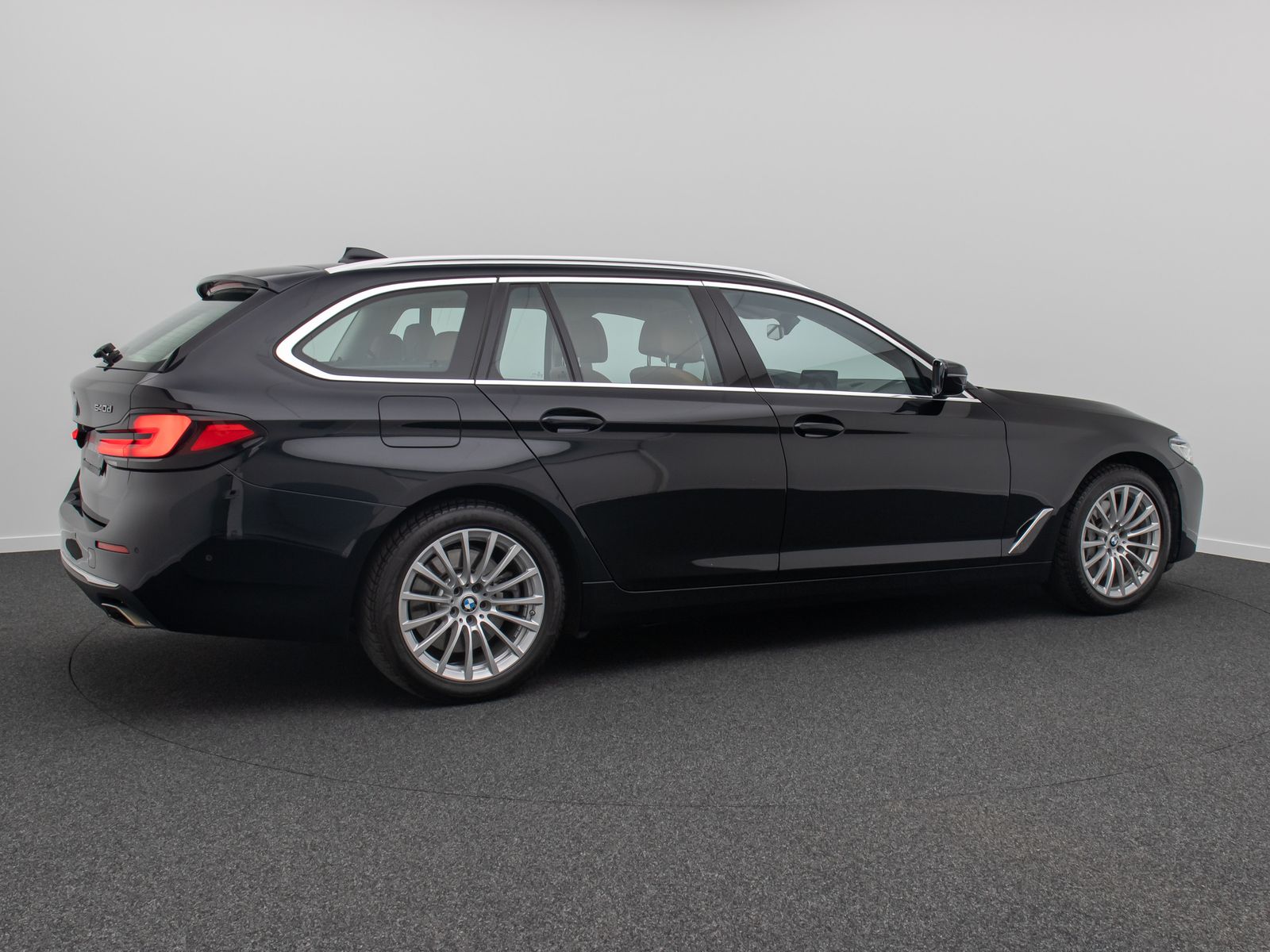 Fahrzeugabbildung BMW 540d xD Luxury Line Panorama HUD HIFi DAB DisKey