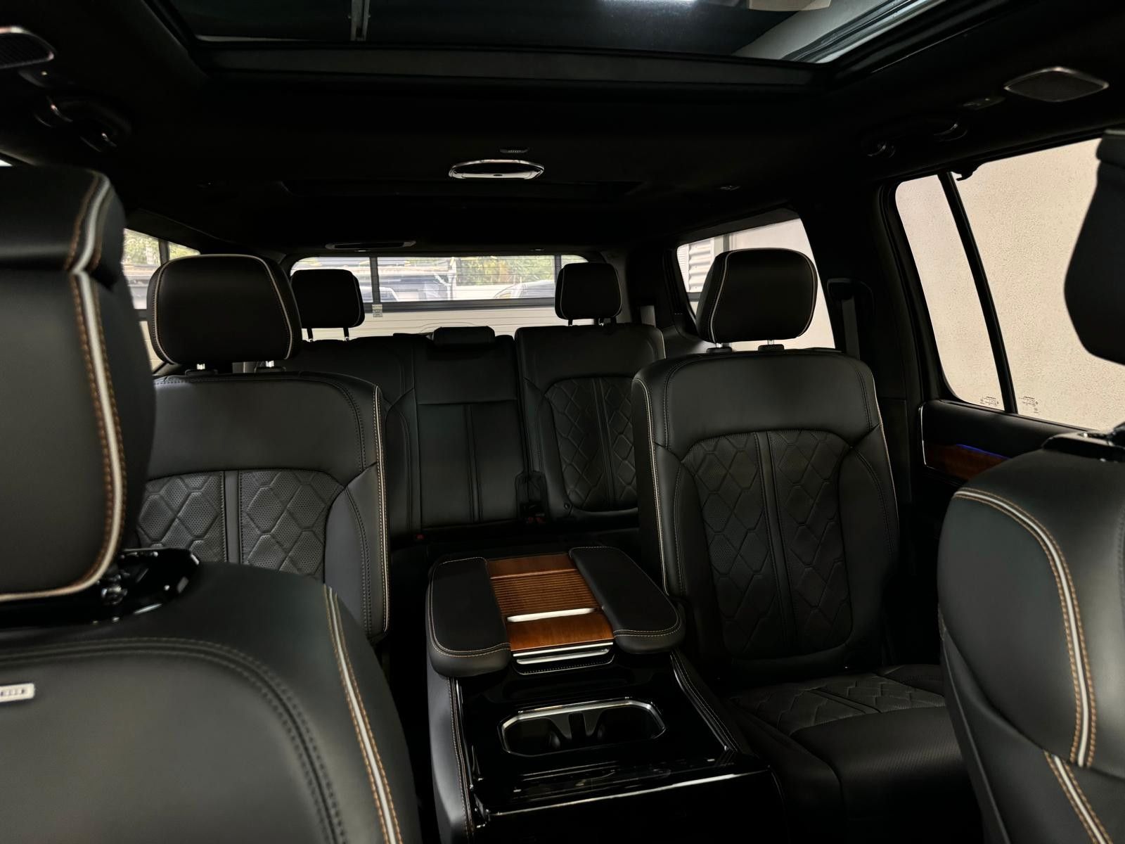 Fahrzeugabbildung Jeep GRAND WAGONEER SER. III BLACK LINE-24"6.4L V-8 .
