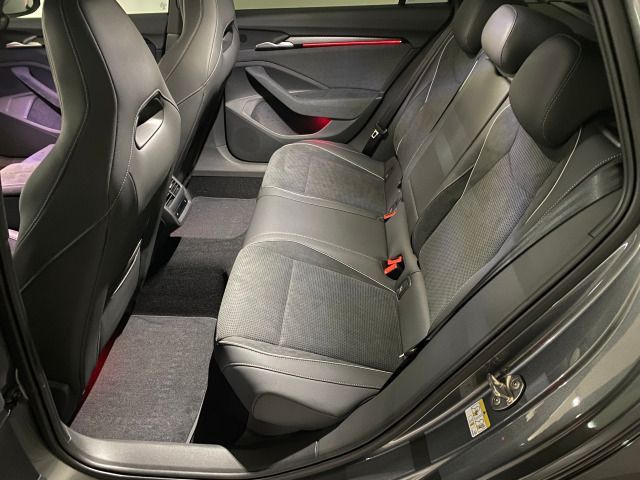 Superb Combi Sportline 2.0 TDI DSG AHK+NAVI+MATR