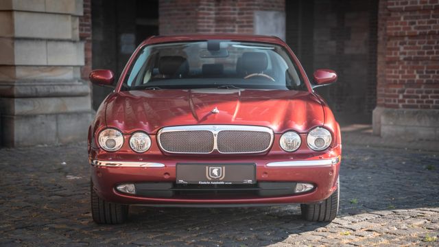Fahrzeugabbildung Jaguar XJ8 3.5 Liter Sovereign im Bestzustand
