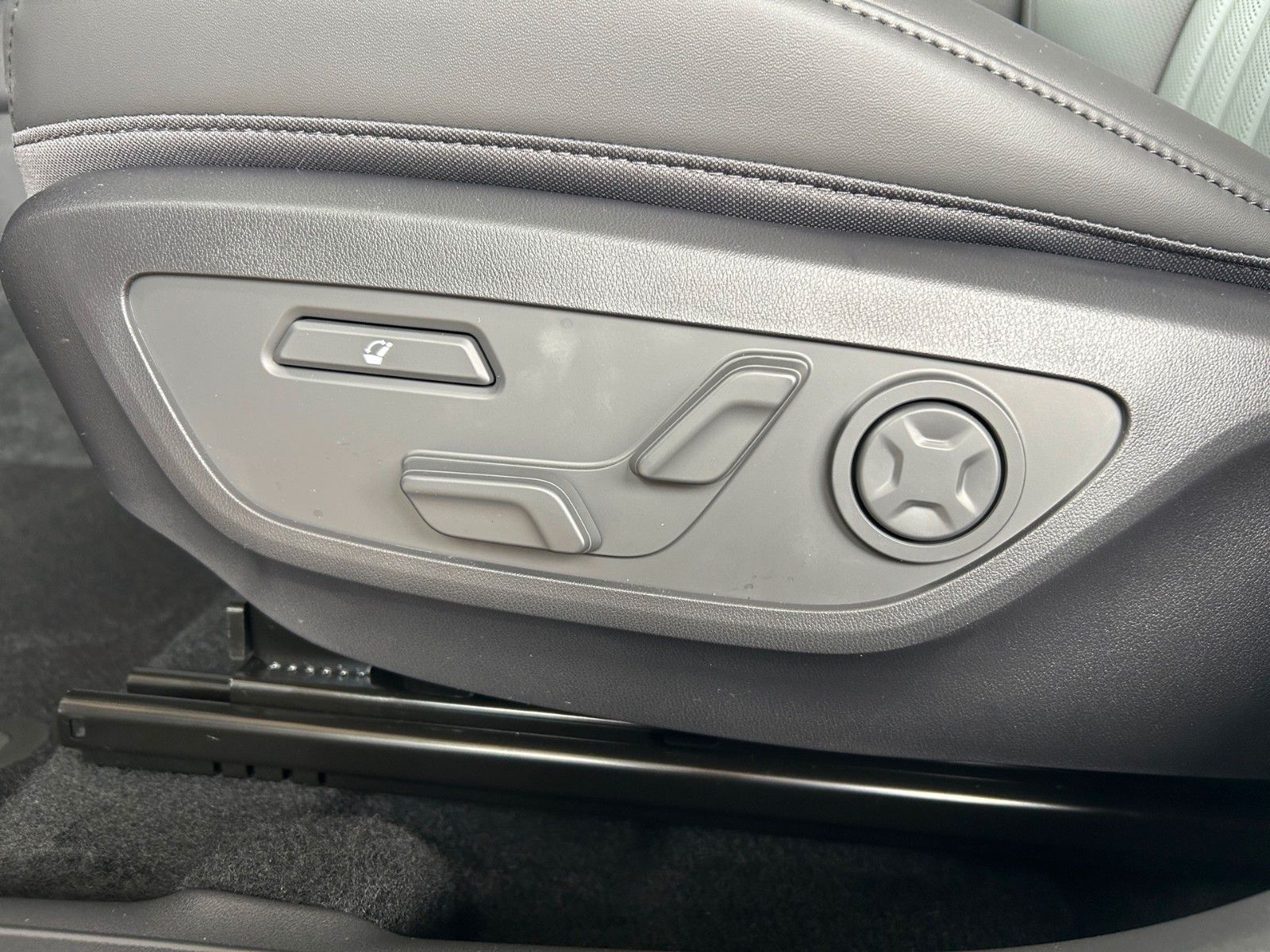 Fahrzeugabbildung Kia Seltos 1.6 T-GDI AWD DCT X-Line