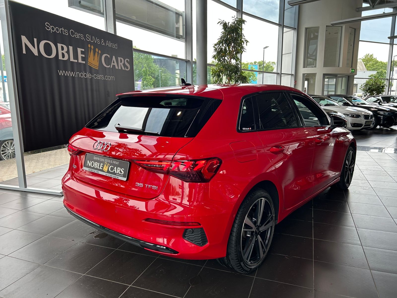 Fahrzeugabbildung Audi A3 Sportback  35 TFSI S line AHK LED NAVI