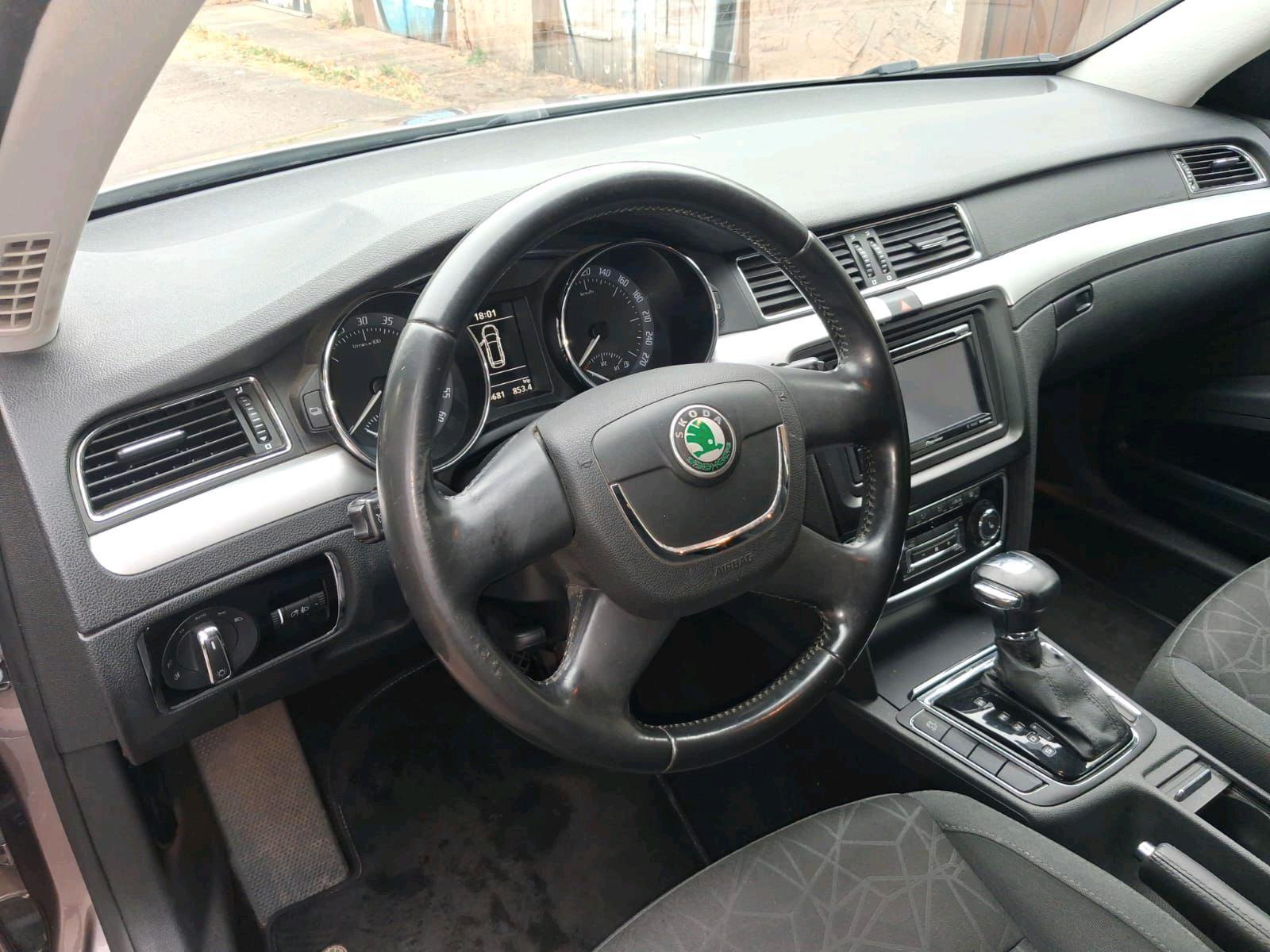 Skoda Superb 2012 — photo 13