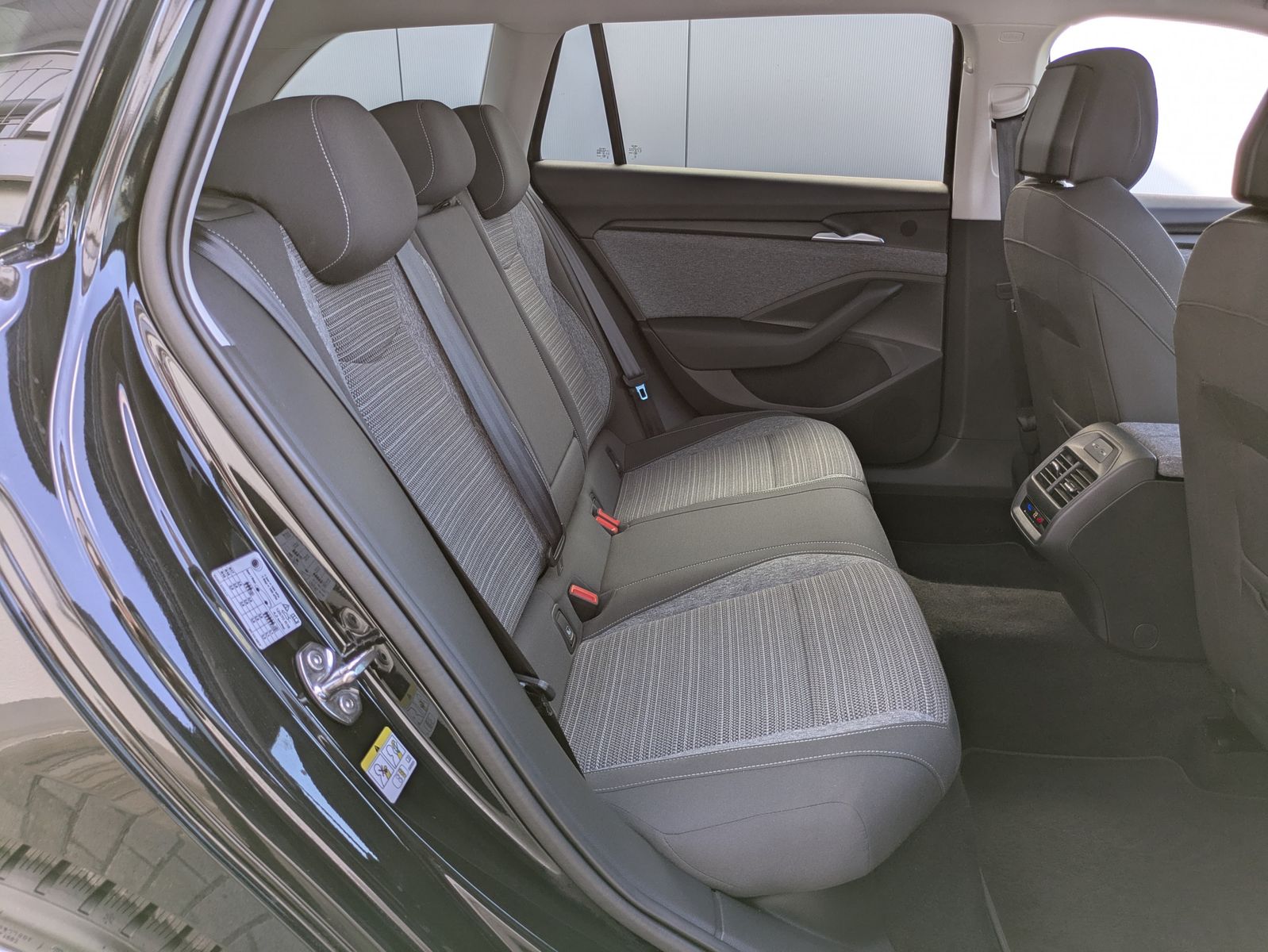 Fahrzeugabbildung SKODA Superb 2.0 TDI 4x4 Selection MATRIX*AHK*PANO*19"