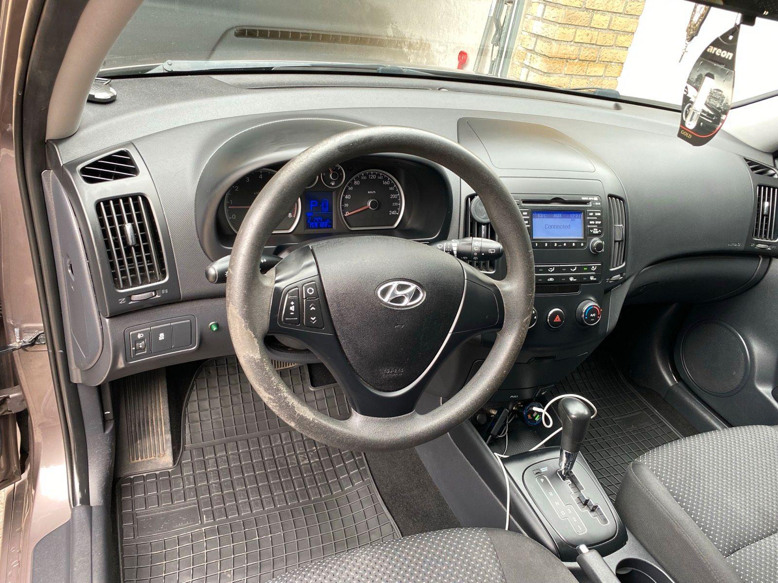 Hyundai i30 2011 — photo 7