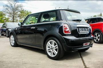 Fahrzeugabbildung MINI Cooper 1.6 Automatik CHILI-PAKET PDC SIHZG 2HAND