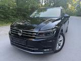 Volkswagen Tiguan 2.0 TDI SCR Highline Pano Automatik - Volkswagen Tiguan: Schwarz, Alcantara