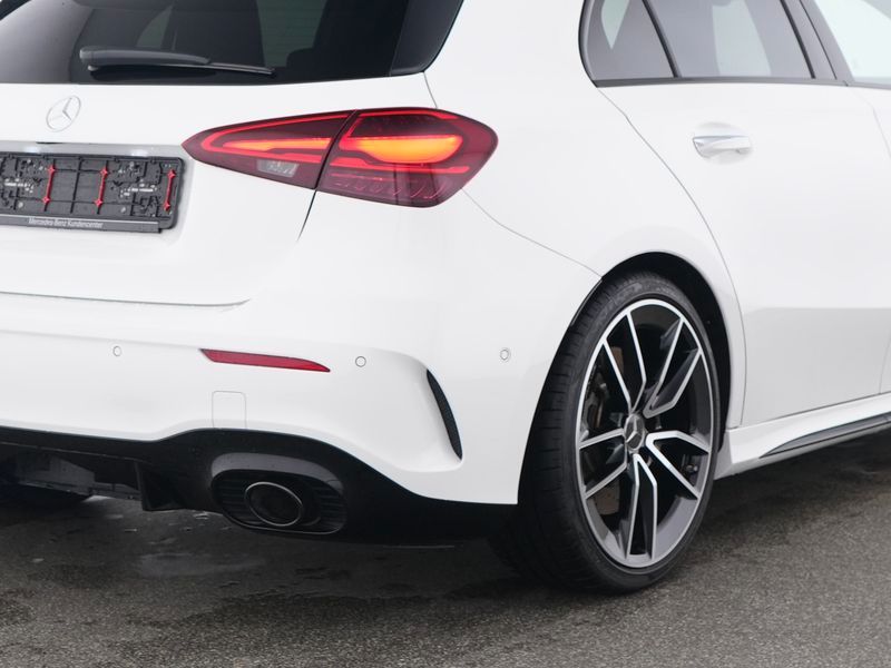 Fahrzeugabbildung Mercedes-Benz AMG A 35 4M NIGHT+AHK+PANO+MULTIBEAM+19''+AMBIEN