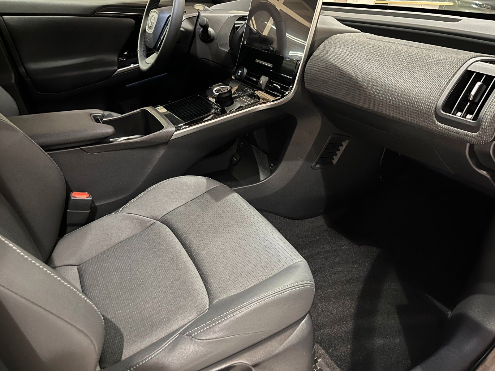 Fahrzeugabbildung Toyota bZ4X FWD Lounge jetzt noch mit 0% Finanzieren