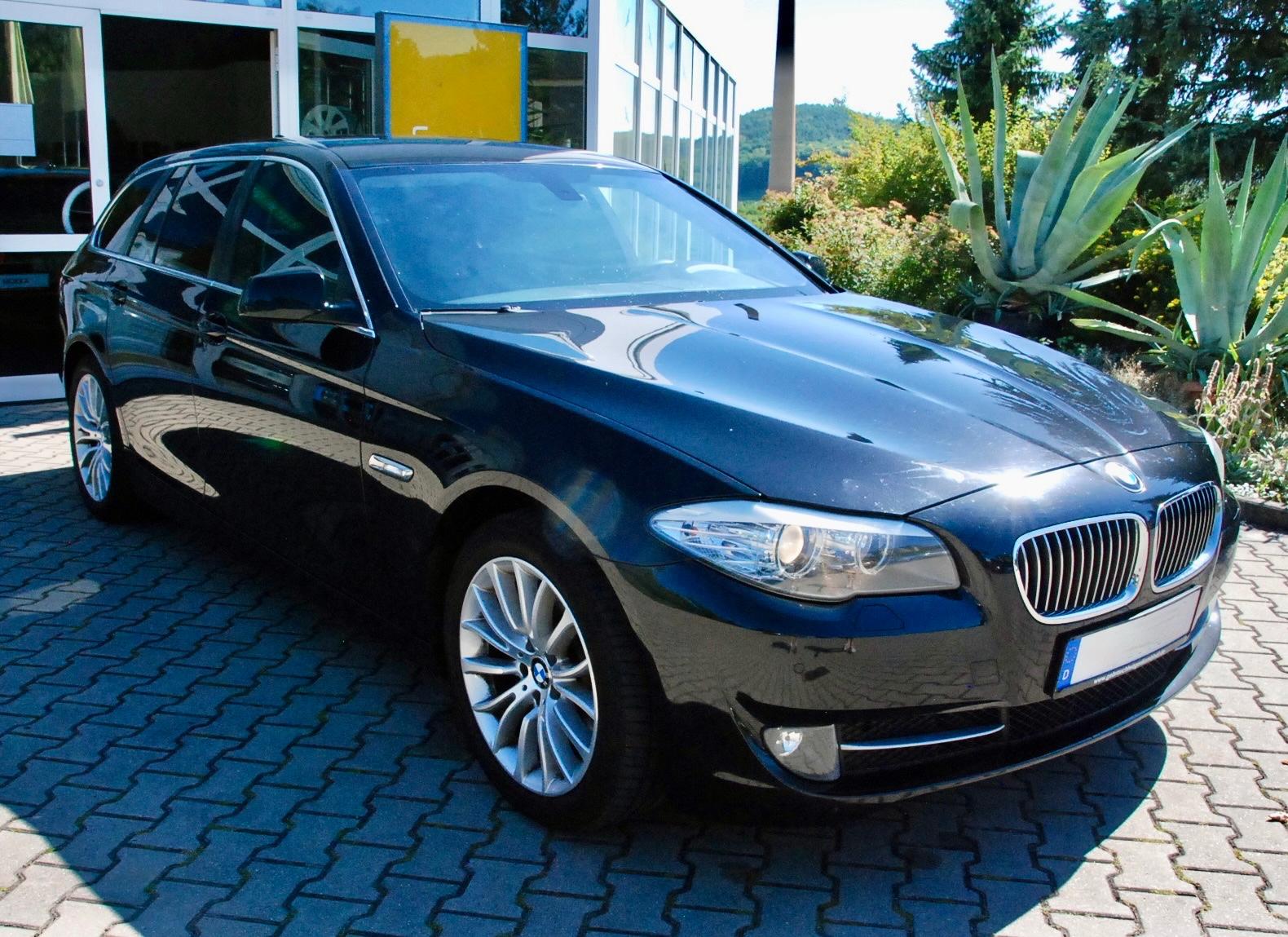 BMW 520 2012 — interior
