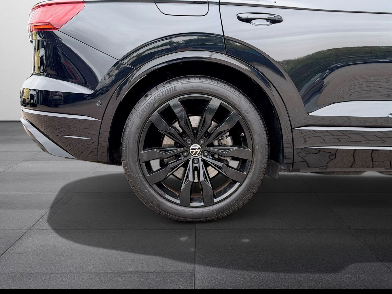 Volkswagen TOUAREG 3.0 TSI R-LINE PANO AHK LUFT 360° MATRIX foto 7