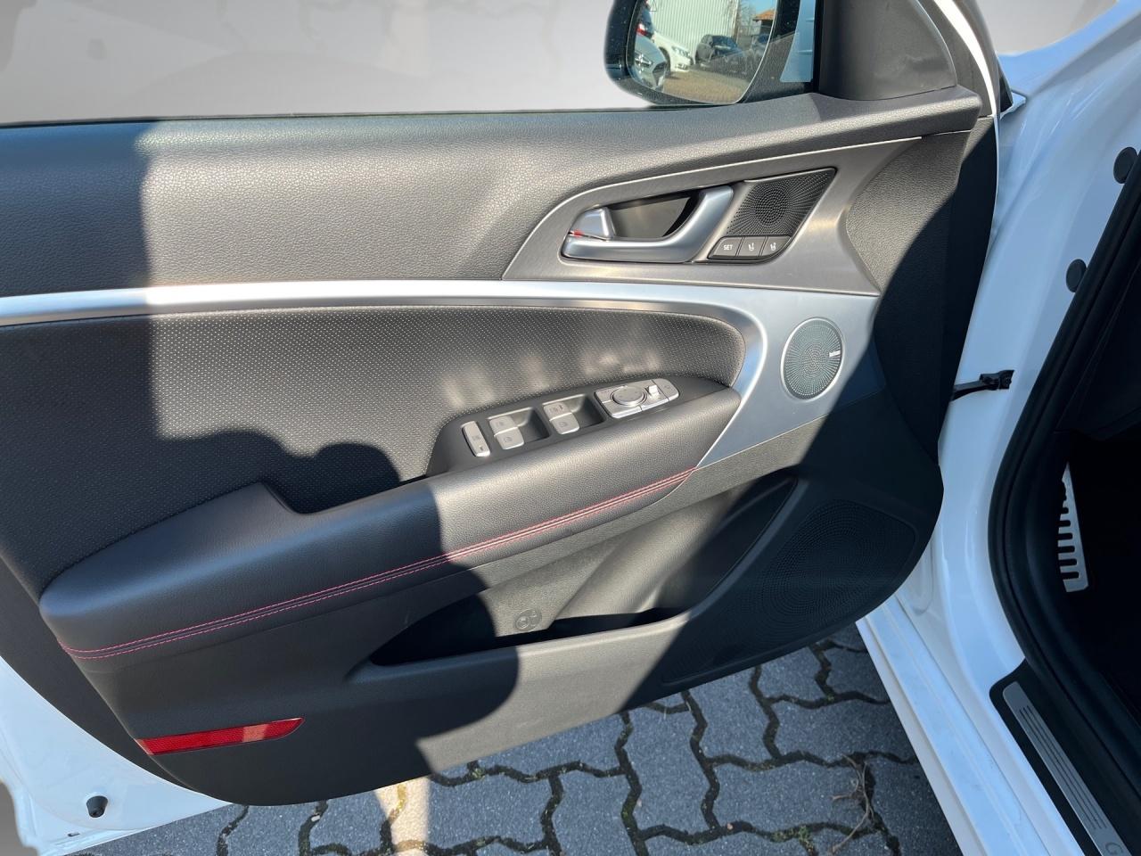 Genesis G70 Shooting Brake 2.2 D Sport RWD Sitzklima LED