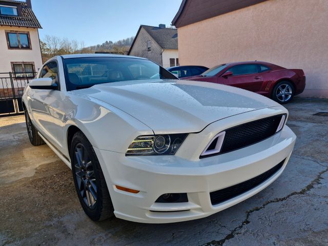 Ford Mustang 3,7l v6 309ps Auto*Xenon*Leder*tuv neu