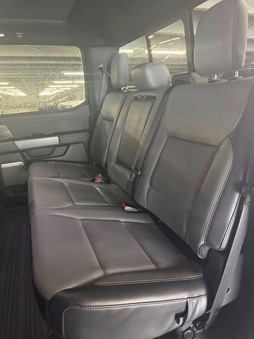 Ford F150 Lightning Lariat grosse Batterie im Vorlauf