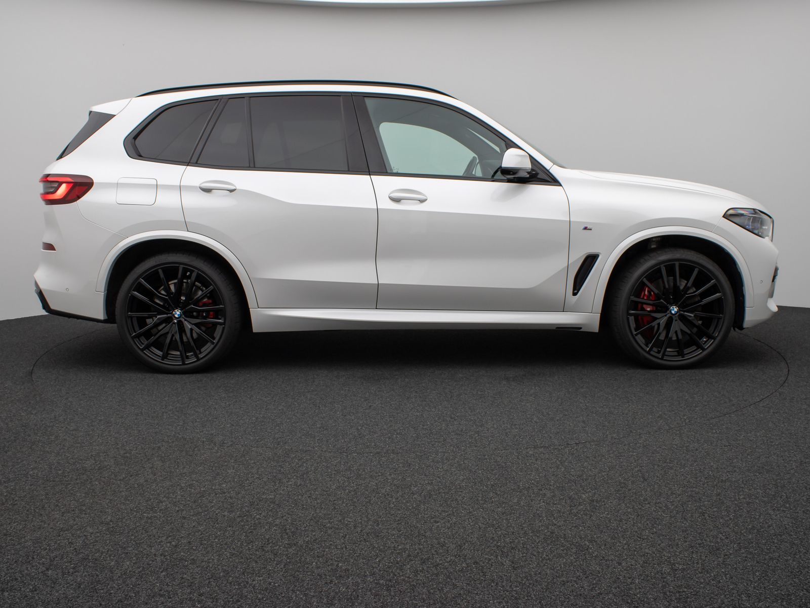 Fahrzeugabbildung BMW X5 xD40d M Sport Panorama Laser 360°HUD DAB B&W