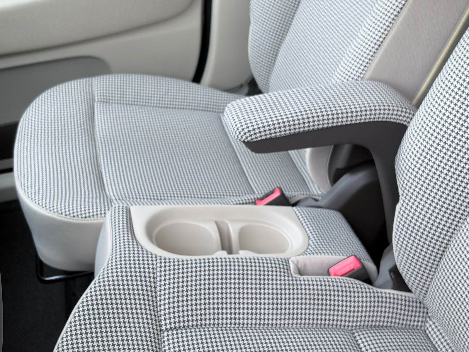 Fahrzeugabbildung Hyundai Inster Elektro FWD 85 kW Trend KlimaA,Navi,SHZ