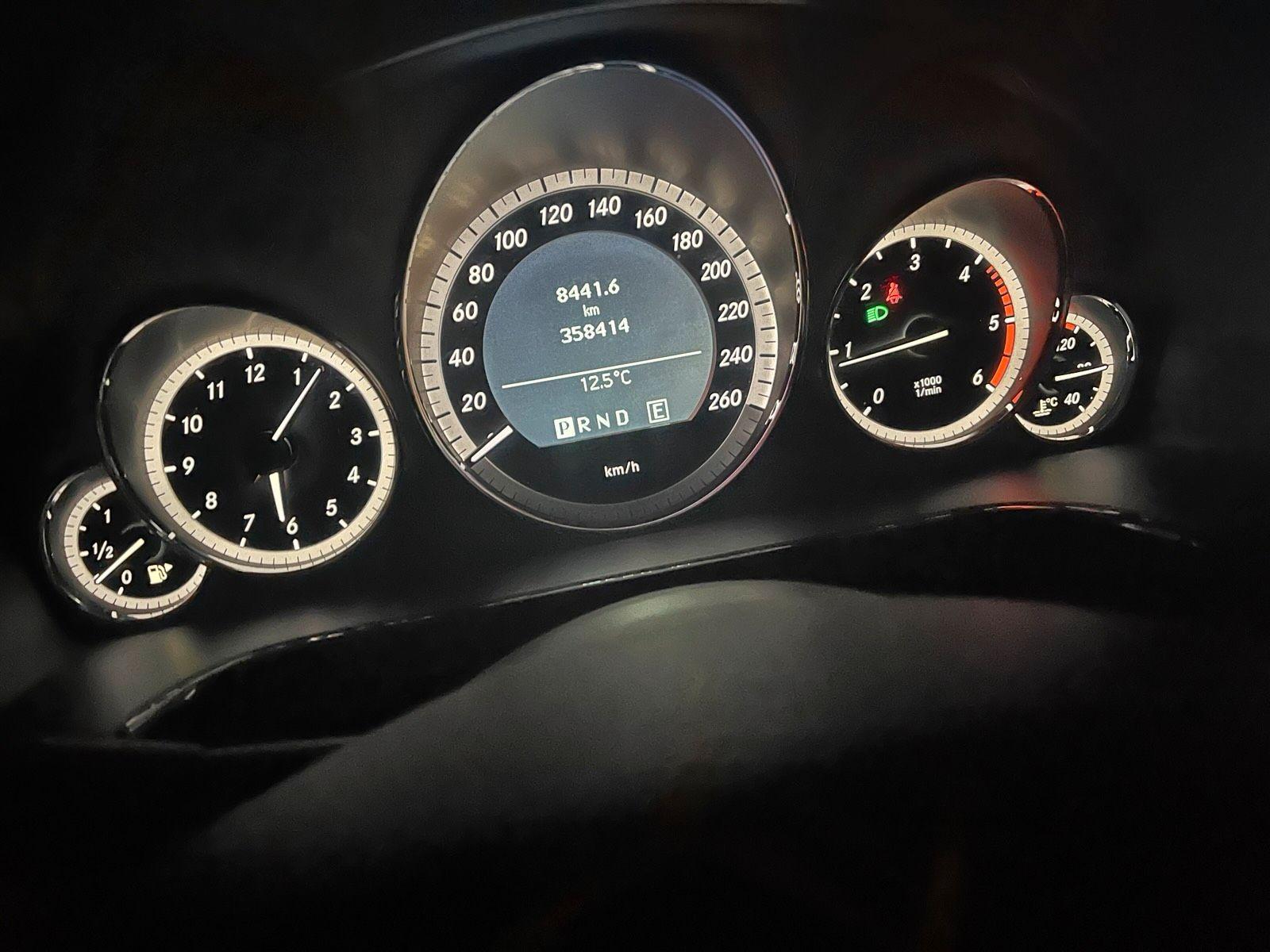 Mercedes-Benz E220 2011 — photo 8