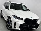 BMW X5 M60/NEUWAGEN-ZUSTAND/HEAD-UP/LEDER-BRAUN - weiße BMW X5 M60
