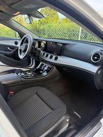 Mercedes E 220 - 12