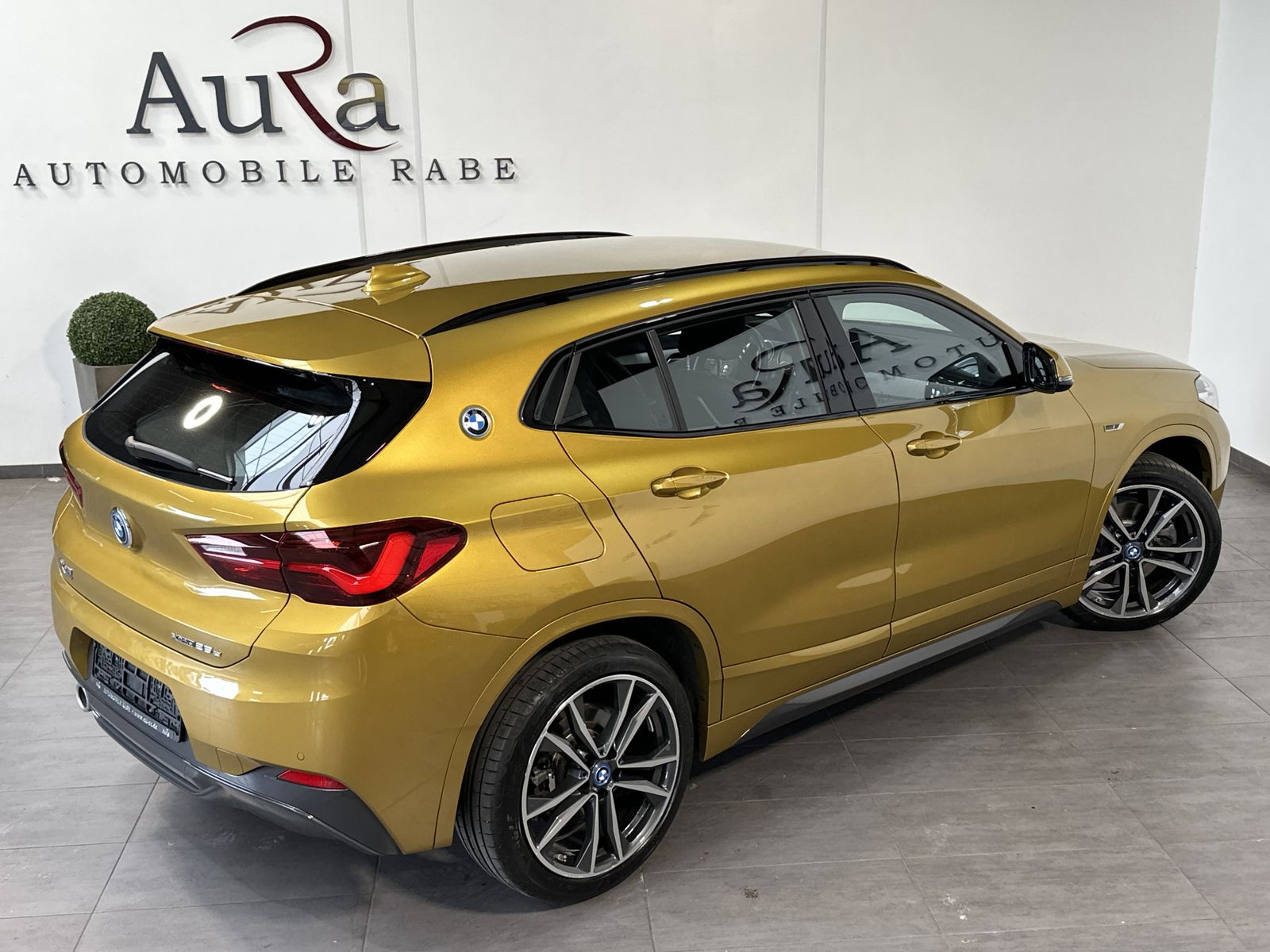 Fahrzeugabbildung BMW X2 xDrive25e M-Sport NAV+LED+HEAD-UP+ACC+19ZO+PP