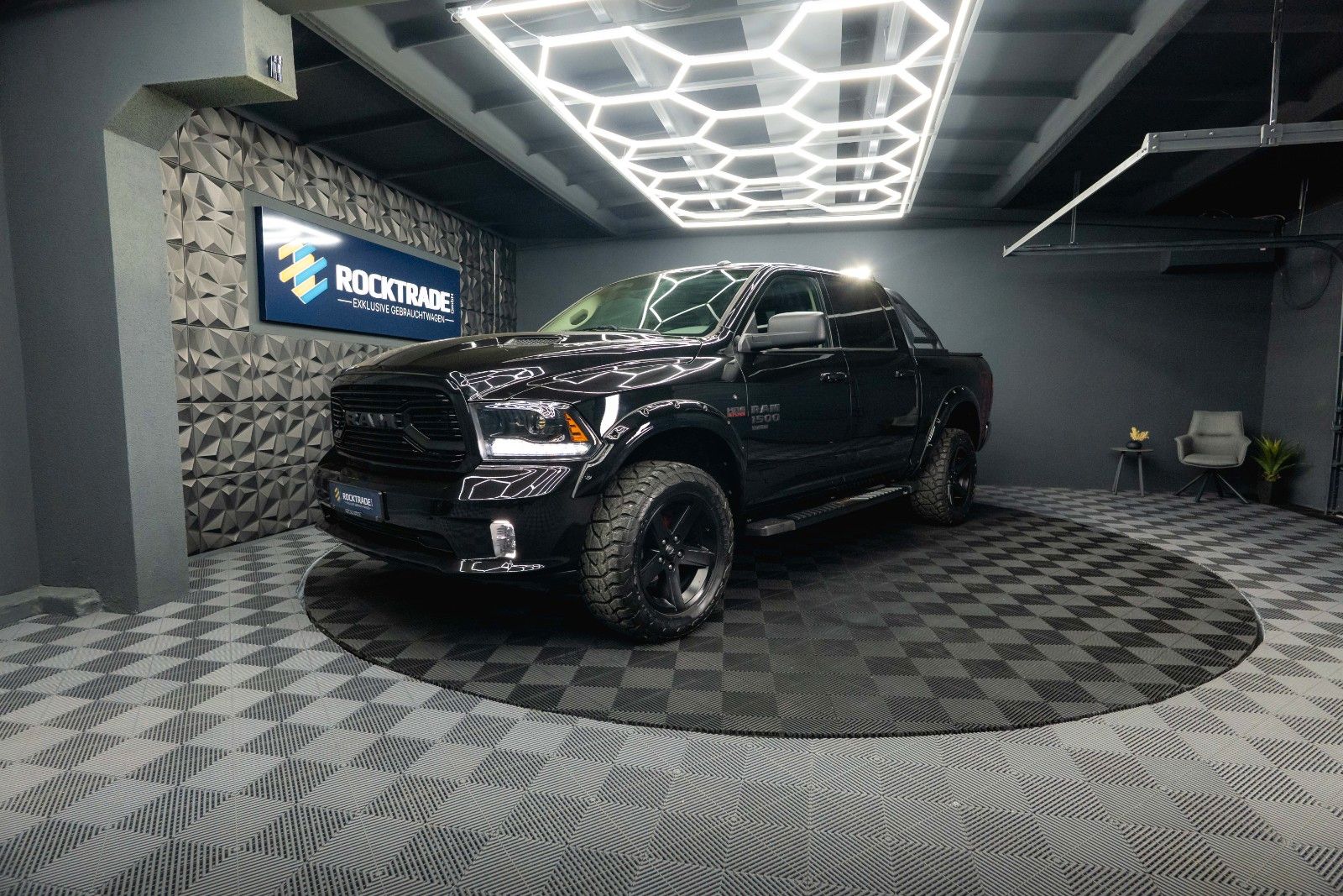 Fahrzeugabbildung Dodge RAM 5.7 V8 HEMI 4x4 OFFROAD Night-Paket *LED*AHK