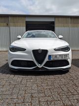 Alfa Romeo Giulia Super 2.2 Diesel 132 kW Veloce Optik - Alfa Romeo Giulia aus 2016