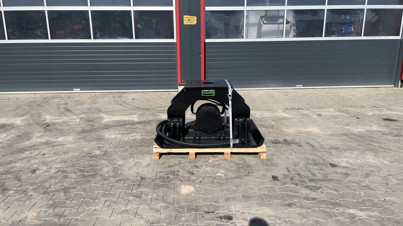 Fahrzeugabbildung BOMAG Haener HPC 1500A Rüttelplatte / Bodenverdichter