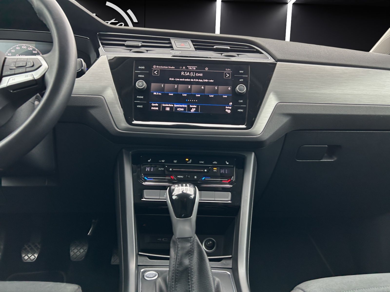 Fahrzeugabbildung Volkswagen Touran Comfortline TDI LED ACC STH SH Massage Cl