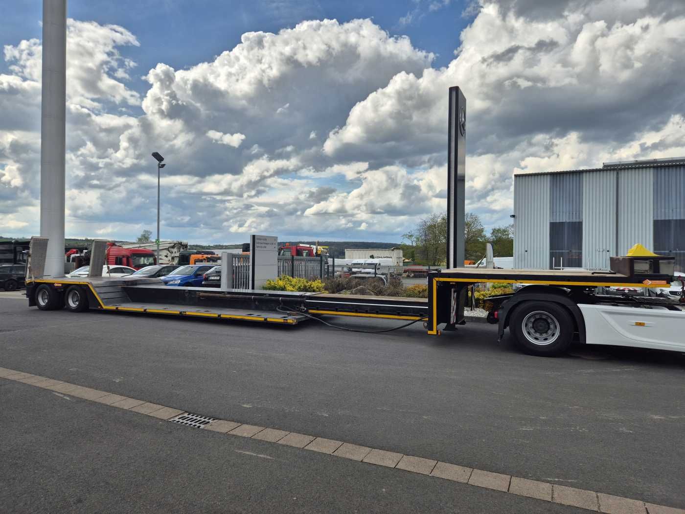 Fahrzeugabbildung LinTrailers S2A 14 LSDN Teleskopierbar BPW-Achsen 57.000km