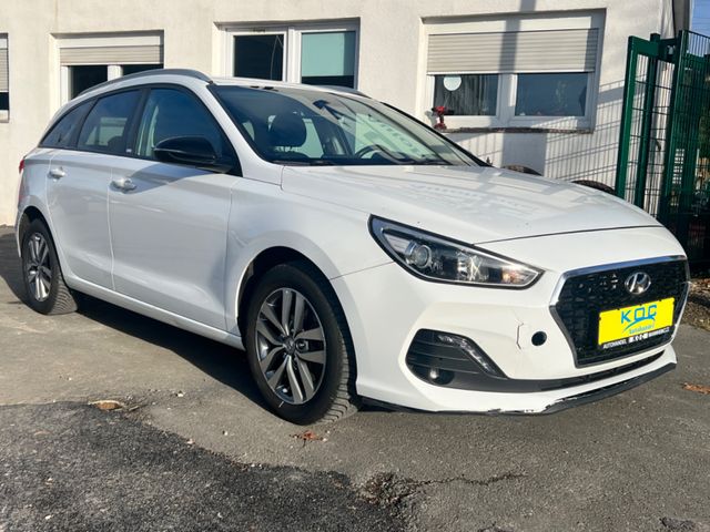 Hyundai i30 cw YES! /AUTOMATIK/KAMERA/NAVI/SHZ