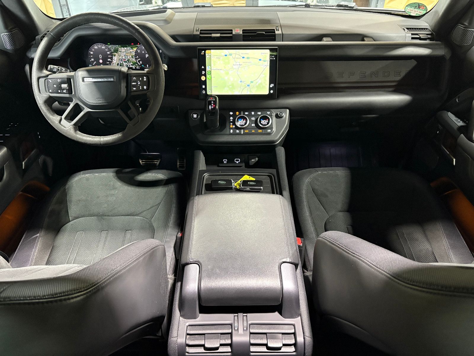 Fahrzeugabbildung Land Rover Defender 110 V8/PANO/ACC/HEAD-UP/360°/APPLE/AMBI