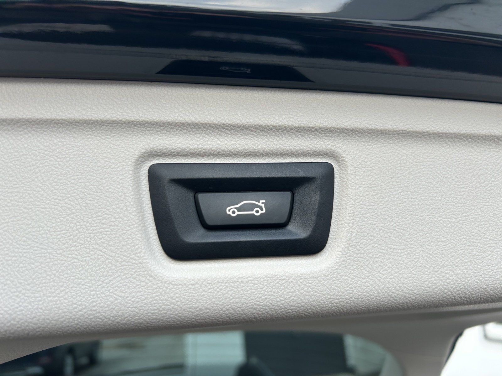 Fahrzeugabbildung BMW 330e Advantage/LIVE-COCKPIT+/LED/SHZ/