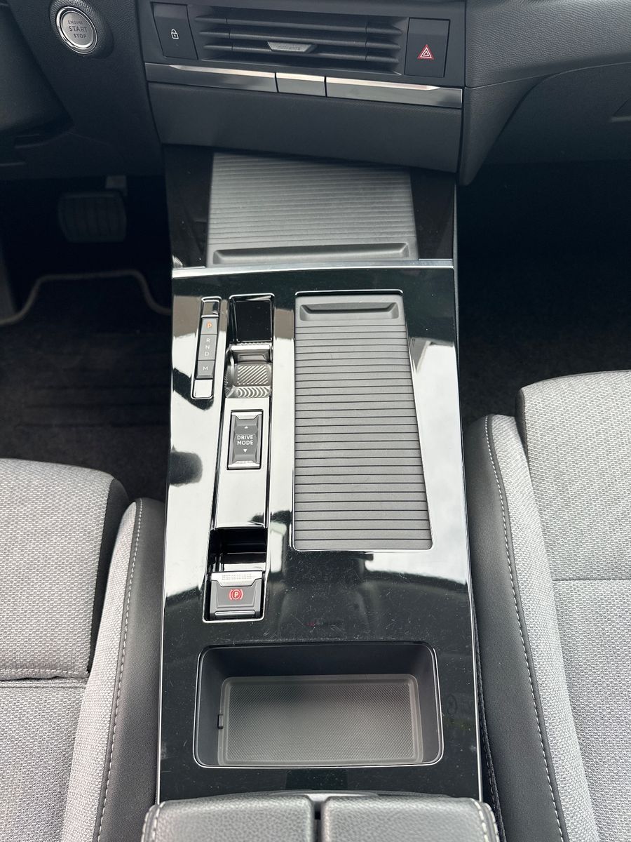 Fahrzeugabbildung Opel Astra SpT 1.5 D Automatik Business Elegance NAV