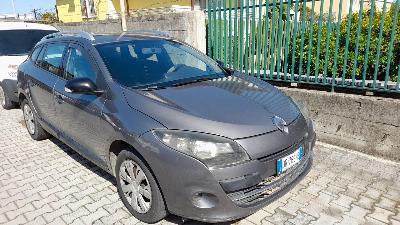 Renault Megane 2011 — interior