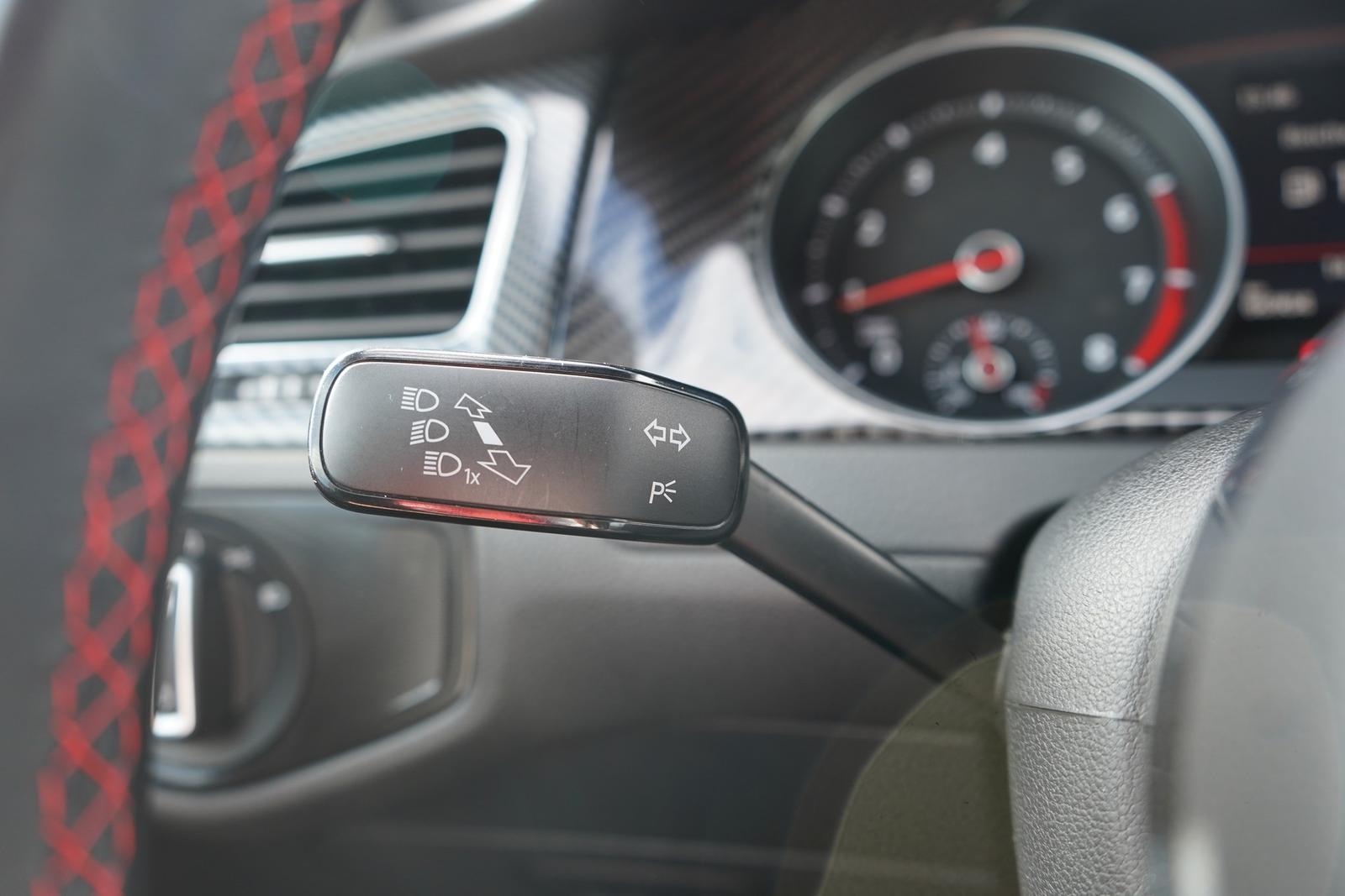 Volkswagen Golf VII 2.0 GTI Sitzheizung Klimaaut. PDC AHK