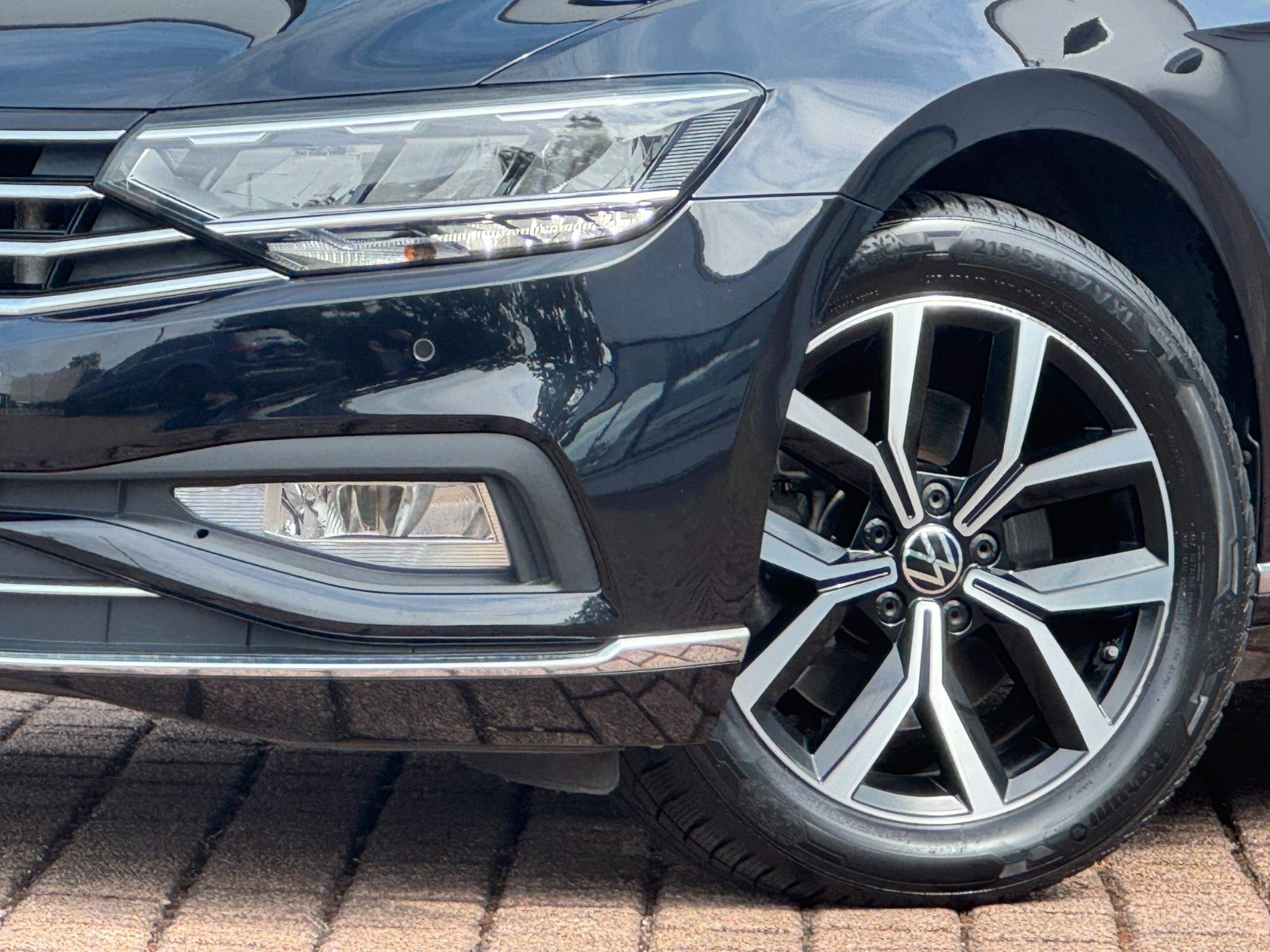 Volkswagen Passat Var. 2.0 TDI "Elegance" DSG LED CAM ACC imagem 3
