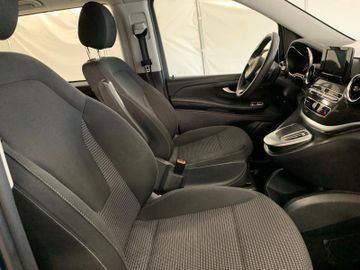 Mercedes V 220 - 3