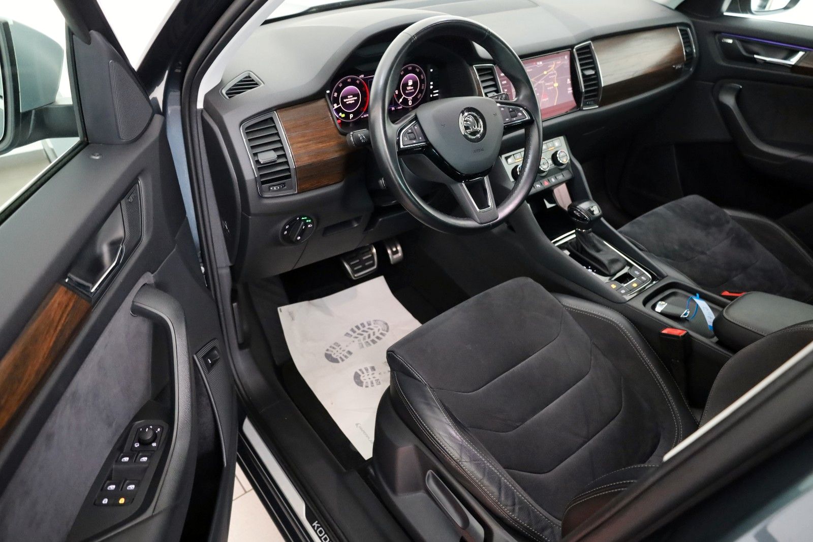 Fahrzeugabbildung SKODA Kodiaq Scout 4x4 7Si,TLeder,Navi,LED,Kamera,AHK