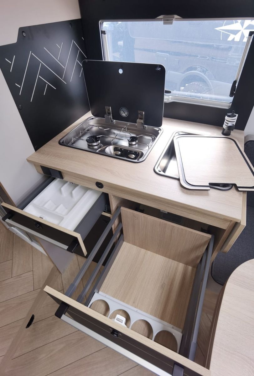 Fahrzeugabbildung Challenger 318 Graphite Edition o. Hubbett Frühlingsaktion