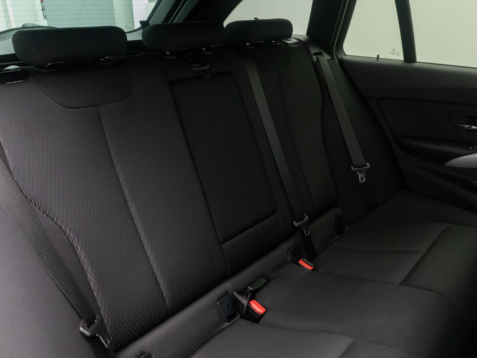 Fahrzeugabbildung BMW 320i GeschwindigReg ParkAss DAB H/K FernlichtAss