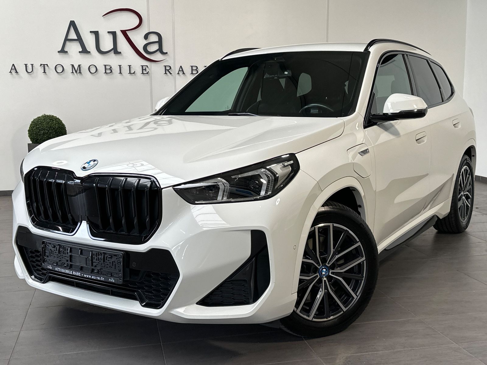 Fahrzeugabbildung BMW X1 xDrive30e M-Sport NAV+LED+ACC+AHK+H&K+VCOCKP