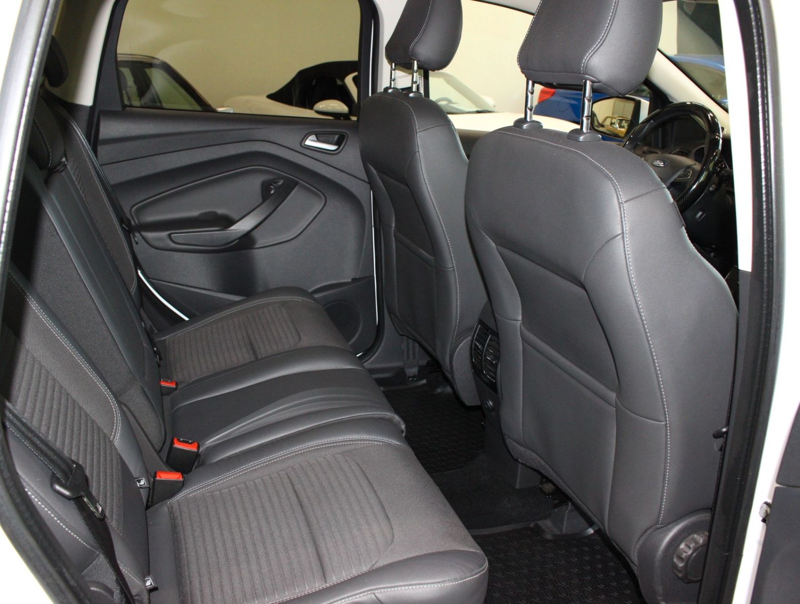 Fahrzeugabbildung Ford Kuga 1,5 EcoBoost 4x2 Titanium*Kamera*Navi