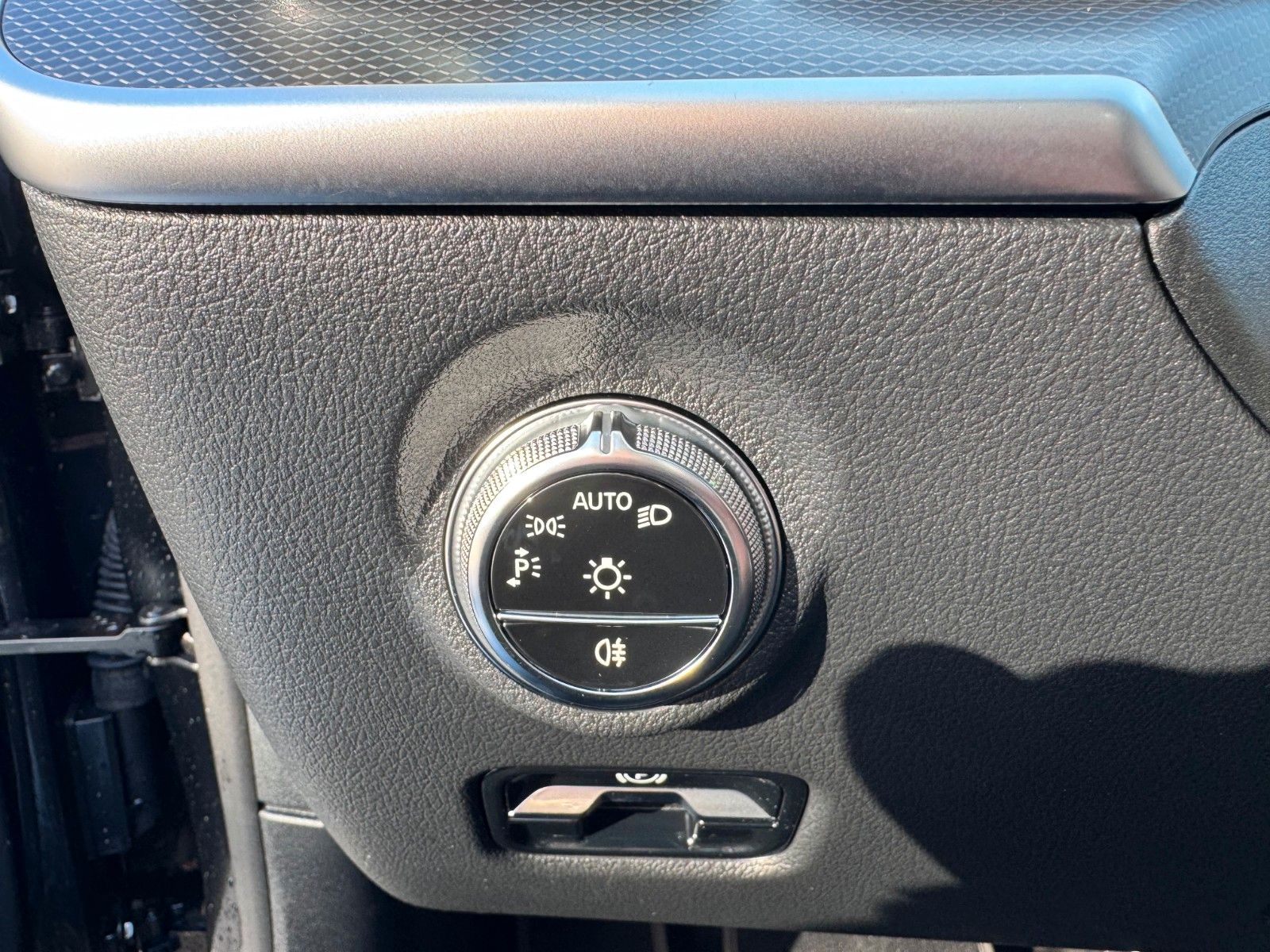 Fahrzeugabbildung Mercedes-Benz C 220d AMG+Burmester+ESD+RKamera+Night+TotW