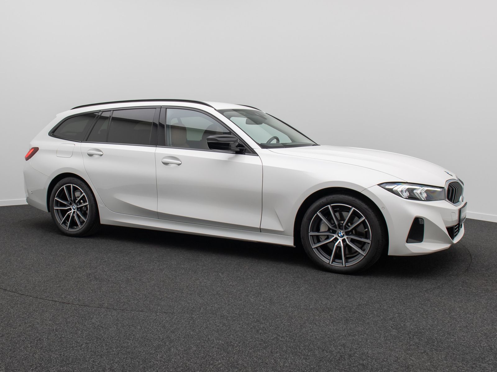 Fahrzeugabbildung BMW 330i Komfort HUD Kamera H/K Leder Sport 18Zoll